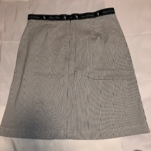 Made in New York Womyn Skirt - Picture 4 of 4
